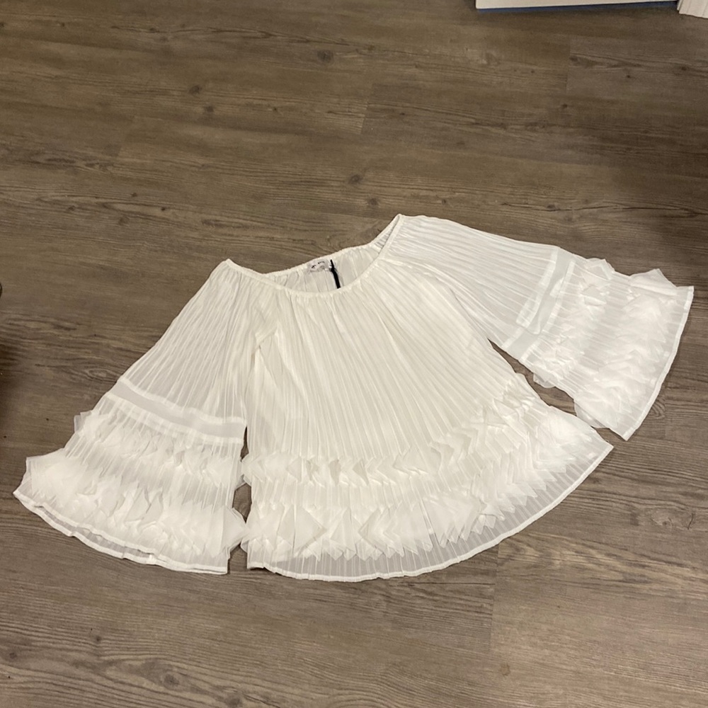 Line + Dot Women's White Ruffle Pleated Off The Shoulder Top Blouse